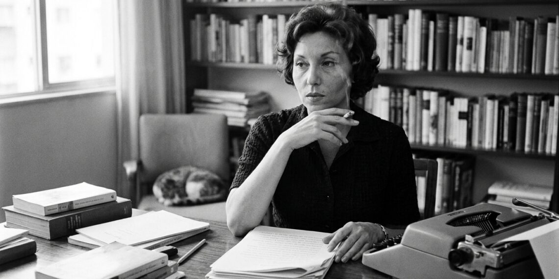 Frase do dia de Clarice Lispector: "Liberdade é pouco. O que eu desejo ainda não tem nome." – A busca pelo indizível
