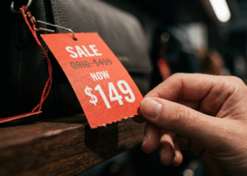 A estratégia psicológica mais perigosa do comércio para fazer você comprar sem necessidade real