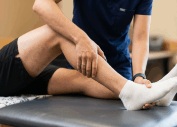 Dos 20 aos 70 anos: a rotação interna do quadril que você deveria conseguir fazer em cada faixa etária e o impacto direto disso na prevenção de dores lombares