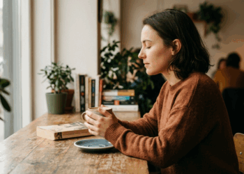 A psicologia aponta que captamos e reproduzimos o humor alheio como uma esponja, sem perceber a origem real do nosso próprio mal-estar