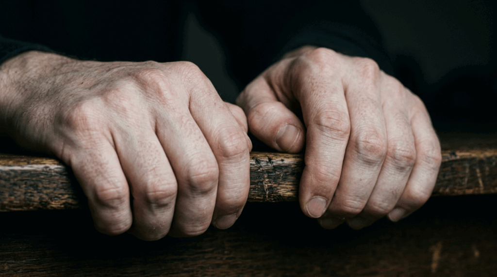 O reflexo oculto da exigência interna por que julgamos tanto as falhas alheias