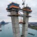Sistema hidráulico de formas autoescaláveis permanece ancorado ao concreto já construído da torre.