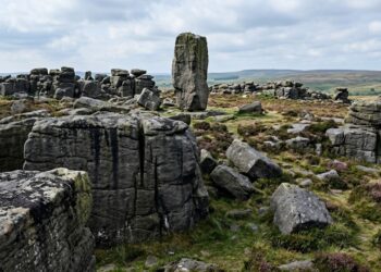 Pedras de 25 toneladas vieram de 18 km de distância