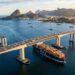 Com 13,29 km de extensão, Ponte Rio–Niterói tem vão de 300 metros sem pilares para permitir a passagem de grandes navios