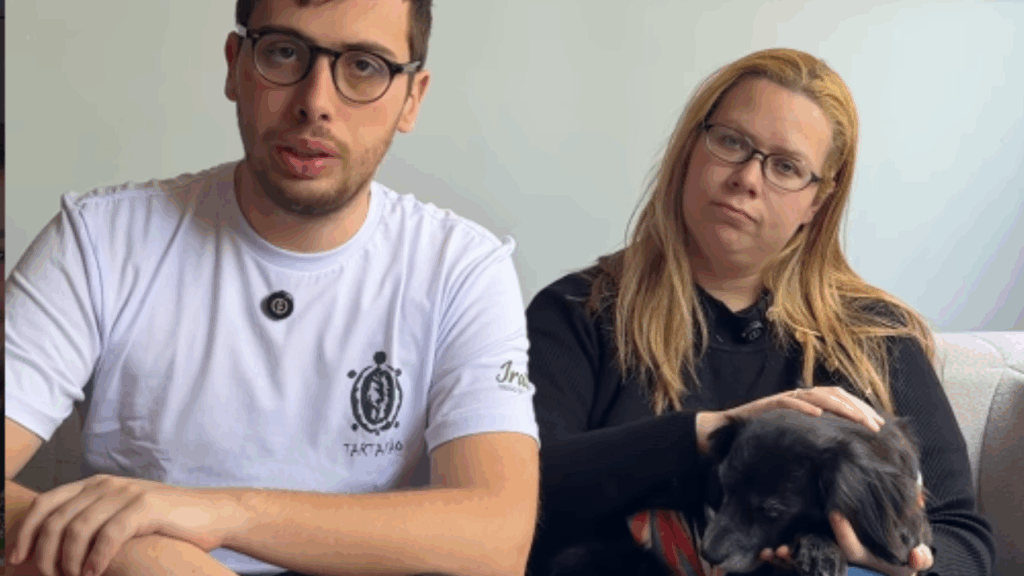 Casal diz ter caído em golpe de ONG de animais e revela como adotou vira-lata devolvido por outras famílias