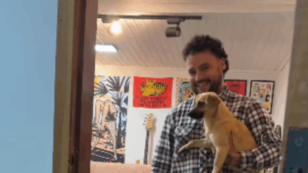 Pai resgata vira-lata caramelo em posto de gasolina e se surpreende com a primeira atitude do cão com os filhos