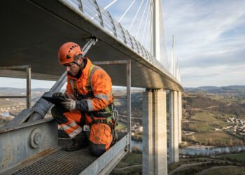 Uma estrada foi construída 270 metros acima de um vale na França e sua estrutura chega a 343 metros, superando até a Torre Eiffel