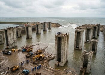 Canteiro seco com pilares gigantes é inundado durante obra na Holanda.