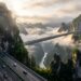 A 336 metros sobre um cânion, esta rodovia chinesa sai de um túnel, atravessa uma ponte de 1,5 km e volta para a montanha