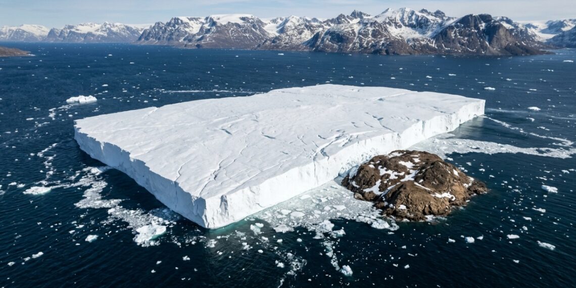 O iceberg da geleira Petermann que resistiu a uma colisão no Ártico