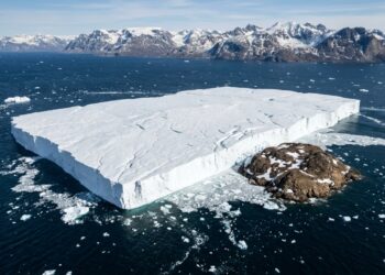 O iceberg da geleira Petermann que resistiu a uma colisão no Ártico