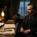 Representação de Friedrich Nietzsche interrompendo a leitura para refletir sobre a própria busca pela verdade.