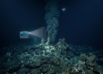 ROV Jason e plumas hidrotermais no Axial