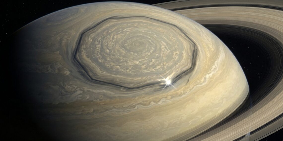 O decágono no polo sul de Saturno observado pelo Hubble