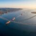Duas torres separadas por 2.023 metros sustentam a ponte que atravessa o estreito entre Europa e Ásia