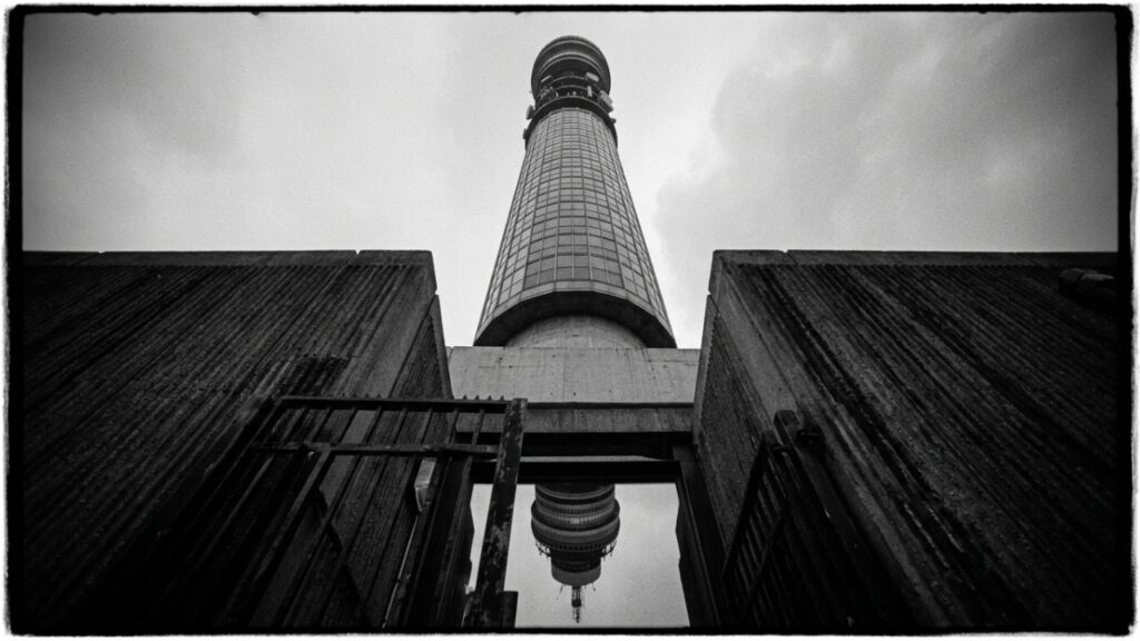 Torre de 189 metros podia ser vista por milhões de pessoas em Londres, mas durante décadas o governo britânico tratou oficialmente sua existência como segredo de Estado