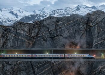 Com 57,1 km de extensão, túnel atravessa os Alpes sob até 2.300 metros de rocha e enfrenta temperaturas de 46 °C