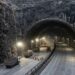 Com 22,33 metros de largura, túnel escavado sob montanhas indianas comporta uma rodovia inteira dentro da rocha