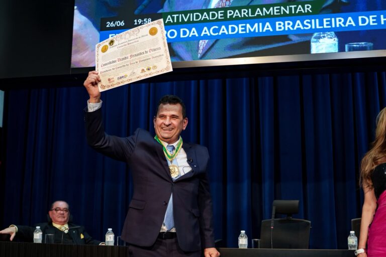 Urandir Fernandes de Oliveira, Fundador da BDM Digital, ganha título de Comendador