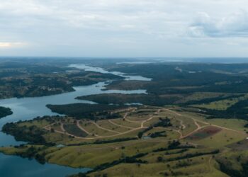 Imóvel pronto ou na planta: o que muda na conta quando a obra já está andando