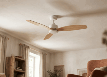 Seu ventilador de teto balança inteiro e faz um barulho estranho ao ligar na velocidade máxima? O segredo pode ser uma camada invisível de pó nas pás