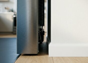 O frigorífico faz um ruído vibratório intenso durante a madrugada? O condensador traseiro está a entrar em ressonância