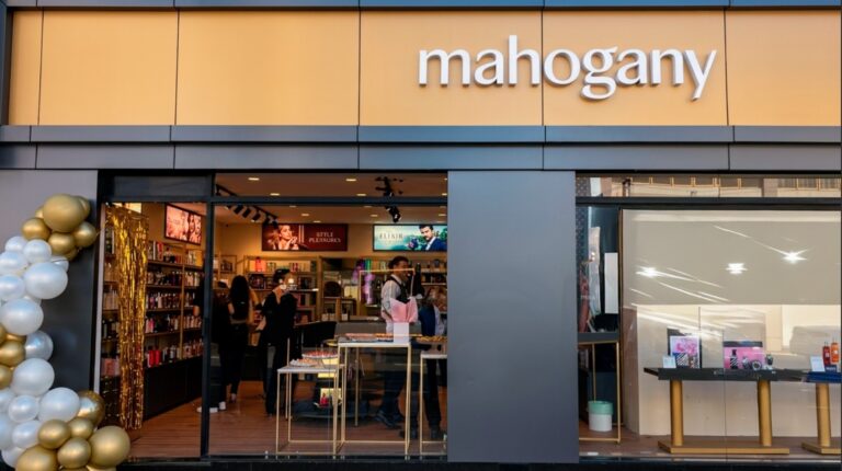 Perfume comprado no site pode ser retirado nas novas lojas da Mahogany