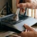 O router do Wi-Fi encrava e a Internet cai várias vezes nos dias quentes? O estrangulamento térmico forçou o processador a parar