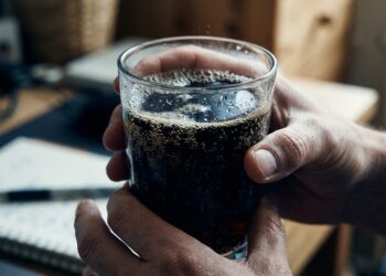 Os erros de consumo e o truque de o que acontece com o seu cérebro se você beber refrigerante todos os dias