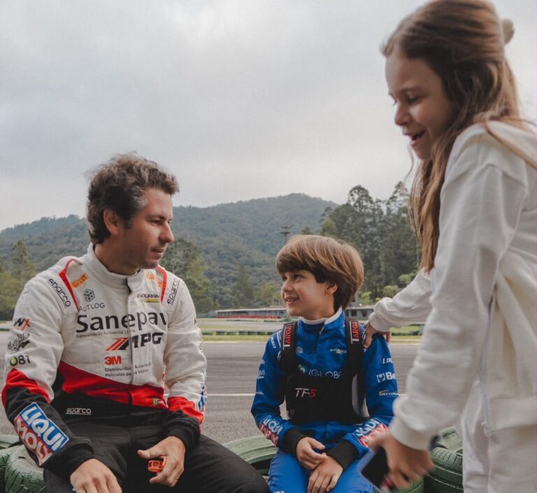 Daniel Lancaster acompanha a estreia do filho João no kart aos 7 anos!