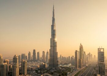 Burj Khalifa em Dubai, arranha-céu de 828 metros conhecido como o edifício mais alto do mundo.