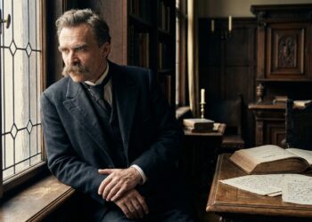 Friedrich Nietzsche em um ambiente filosófico que simboliza a busca por sentido diante do sofrimento.