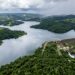 Grande reservatório cheio atrás da Barragem Duas Pontes durante o período chuvoso.