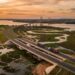 Nova rodovia na BR-267 segue em direção à ponte internacional sobre o Rio Paraguai.