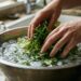 O choque térmico com água gelada que ressuscita verduras e hortaliças murchas da geladeira