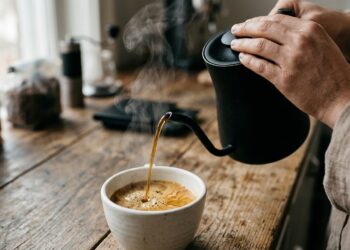 O café guardado no termo fica com um sabor intragável e amargo ao fim da tarde? A degradação térmica do ácido clorogénico