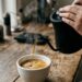 O café guardado no termo fica com um sabor intragável e amargo ao fim da tarde? A degradação térmica do ácido clorogénico