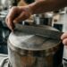 O cooktop de indução moderno parou de reconhecer a sua panela antiga de aço ou ferro? A deformação térmica afastou o campo magnético